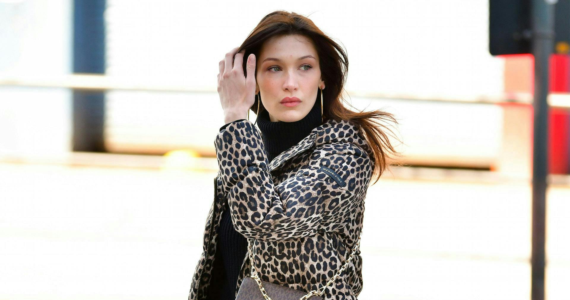 bestof,topix new york ny sleeve clothing apparel long sleeve female person human woman scarf