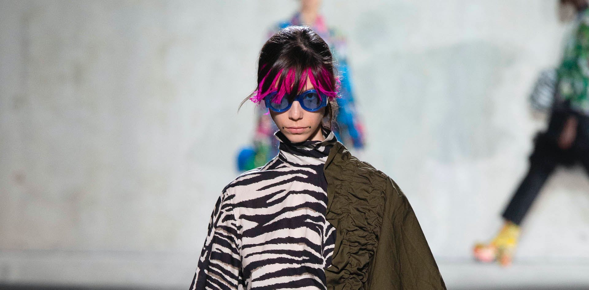 dries van noten paris pixelformula catwalk fashion fashion show pret a porter 2020 runway clothing apparel person human sunglasses accessories accessory sleeve
