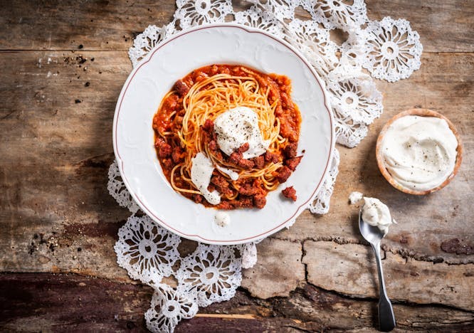 dish meal food pasta egg spaghetti