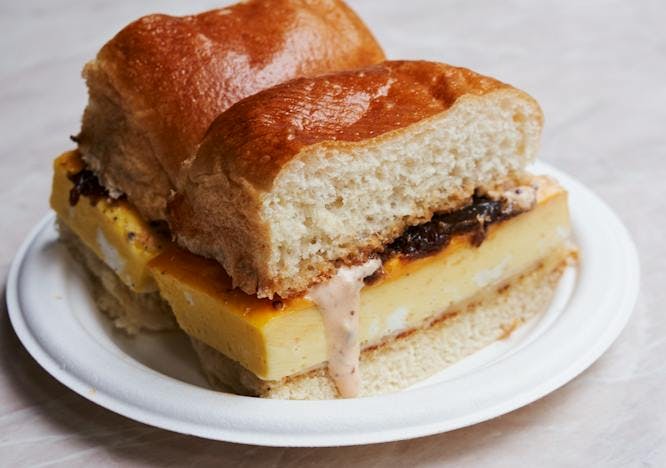 burger food bread bun plate