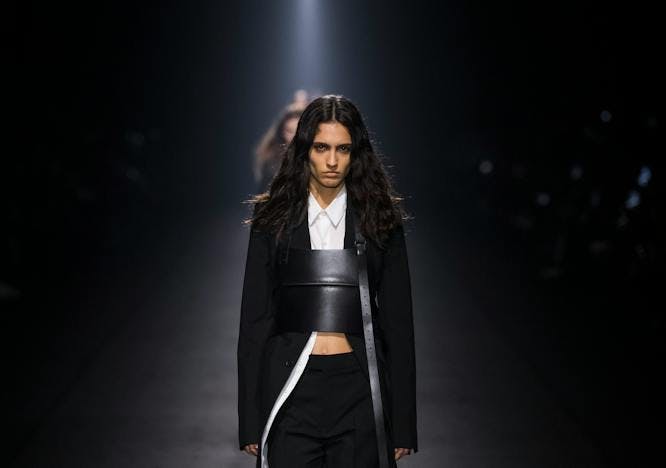 ann demeulemeester fashion show paris fashion week ready to wear fashion collection spring summer 2024 ss24 runway catwalk models paris fashion formal wear suit long sleeve coat adult female person woman