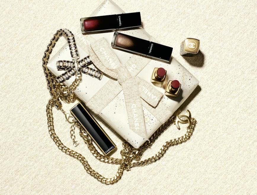 cosmetics lipstick accessories bag handbag jewelry necklace purse
