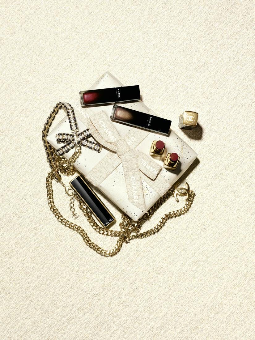 cosmetics lipstick accessories bag handbag jewelry necklace purse